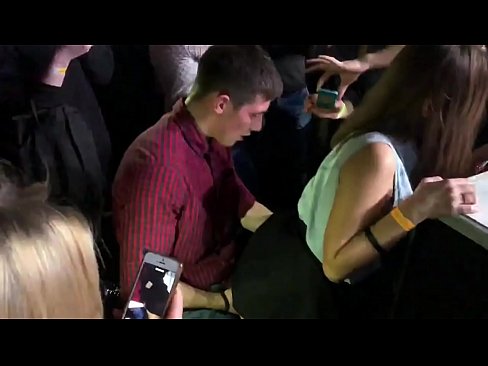 ❤️ Echter Sex in einem russischen Nachtclub. 18-jährige russische Mädchen in den Anus und Vagina gefickt in einem Nachtclub ❌ Porn video bei uns ☑